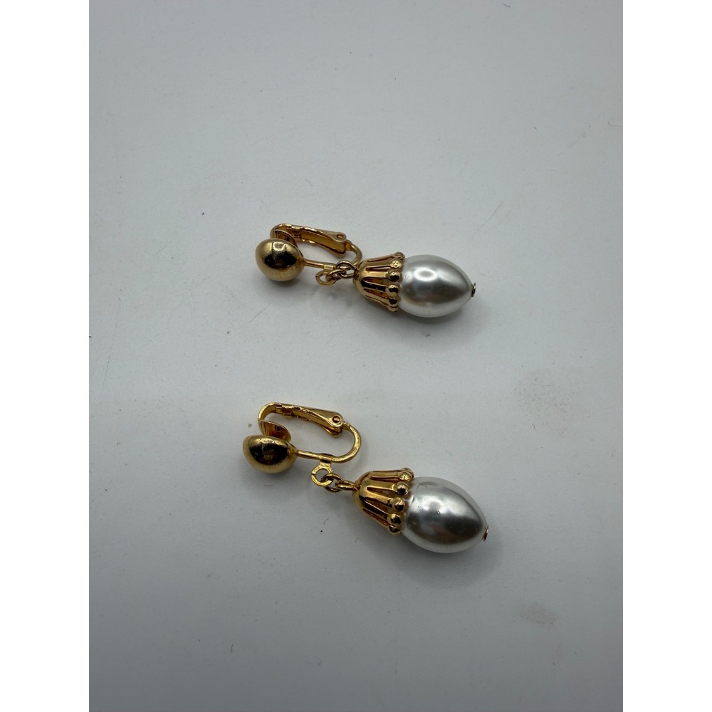 Vintage Park Lane Gold Tone Faux Teardrop Pearl Clip On Drop‎ Earrings Classic